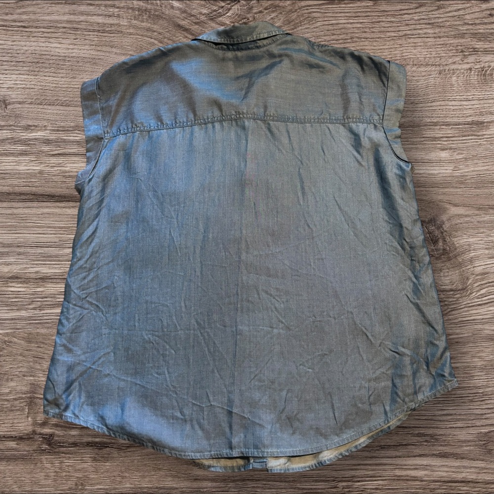 Women’s True Craft Chambray Shirt - Picture 3 of 9